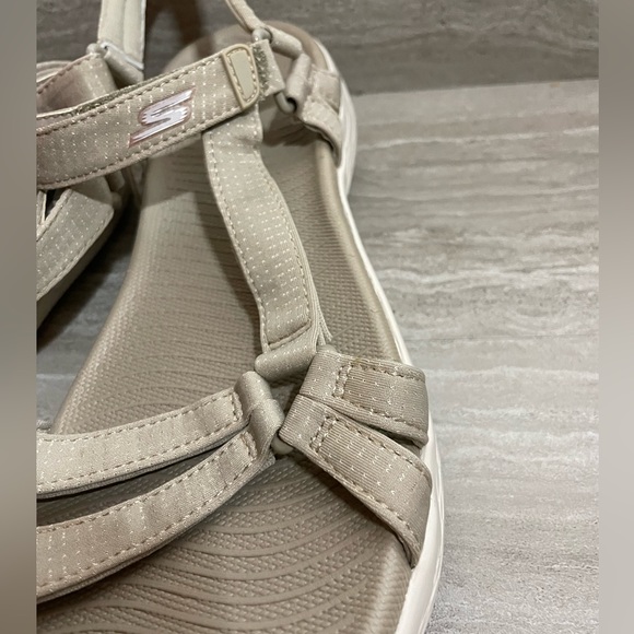 Skechers On The Go Goga Max 600 Brilliancy Sandals Women's Size 11 Tan / Beige - Picture 9 of 9